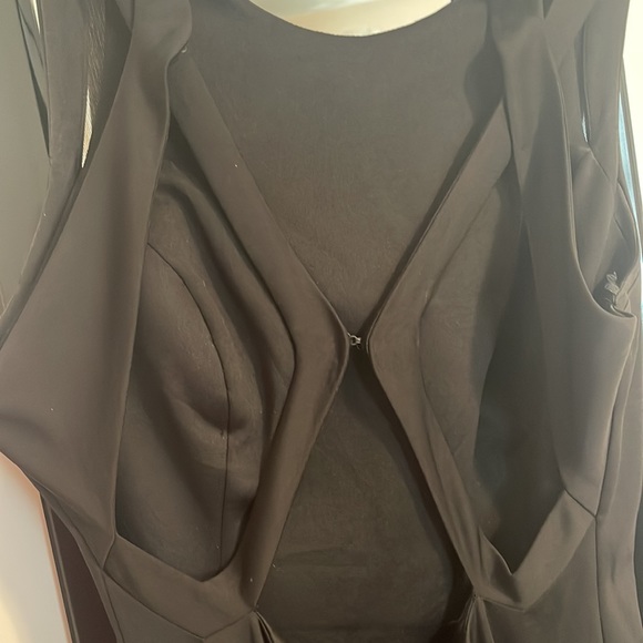 Long cross back gown - Picture 3 of 4